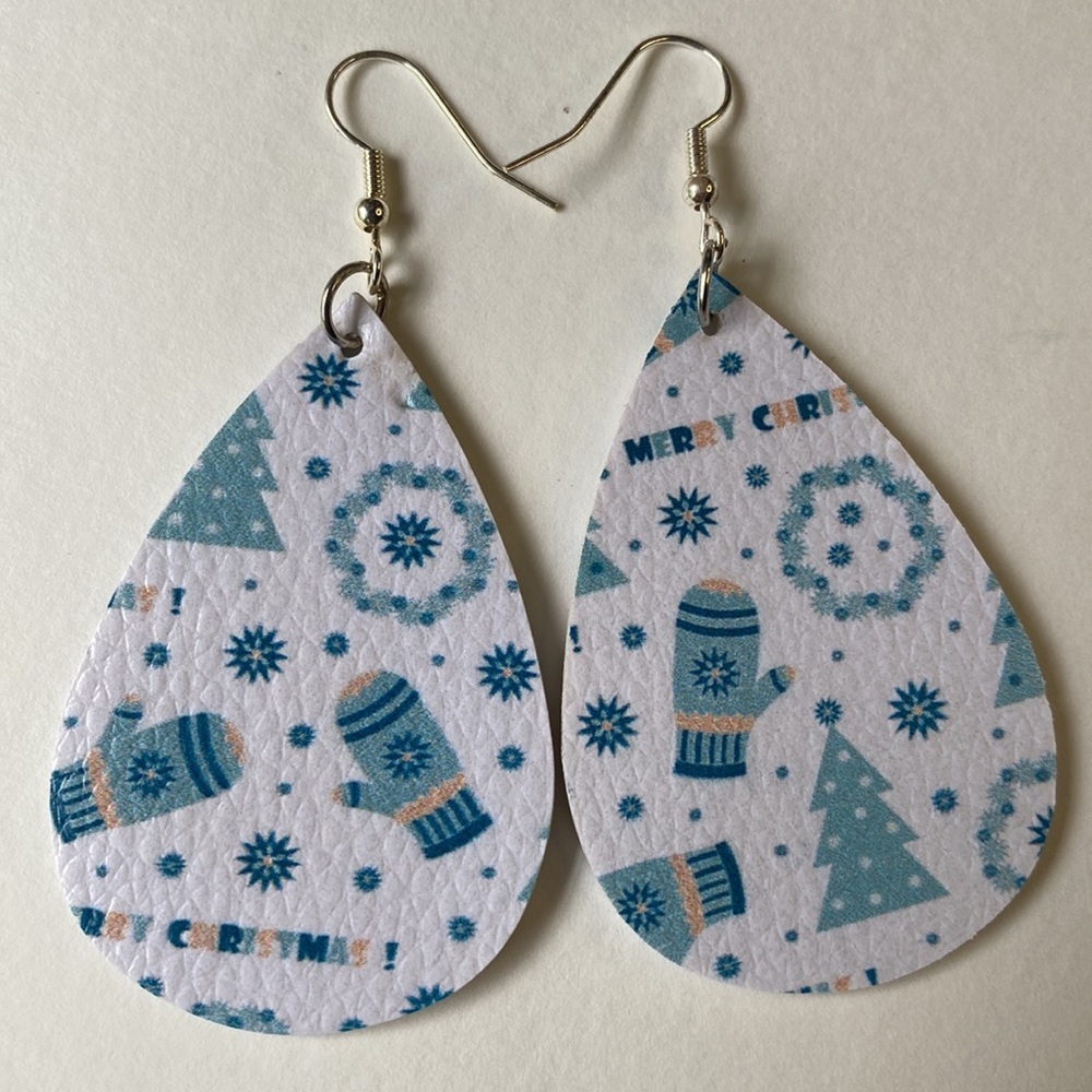 𝅺Faux Leather Christmas Holiday Earrings
